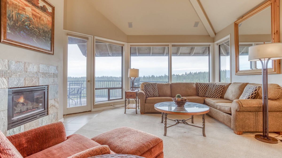 Century West Condo | Enjoy Deschutes River Views from Beautiful 3-Bedroom Mt. Bachelor Village Condo