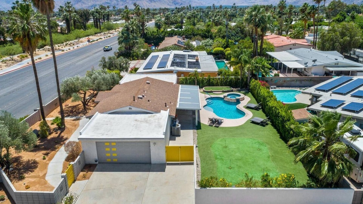 Sunrise Vista Chino House | Enjoy Desert Sunrise Home with Pool and Spa in famous Moviestar Colony