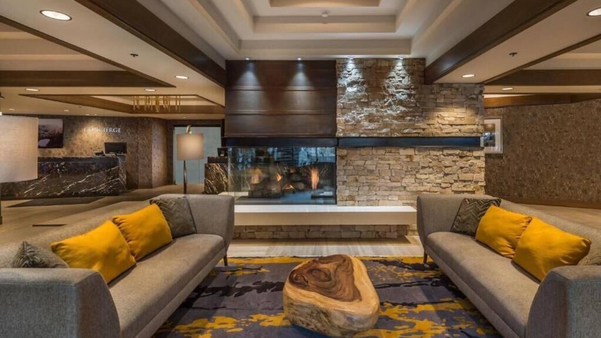 South Lake Tahoe Hotel | Enjoy Enchanting Lake Tahoe Views with Heated Pool and Rooftop Tennis Fun!