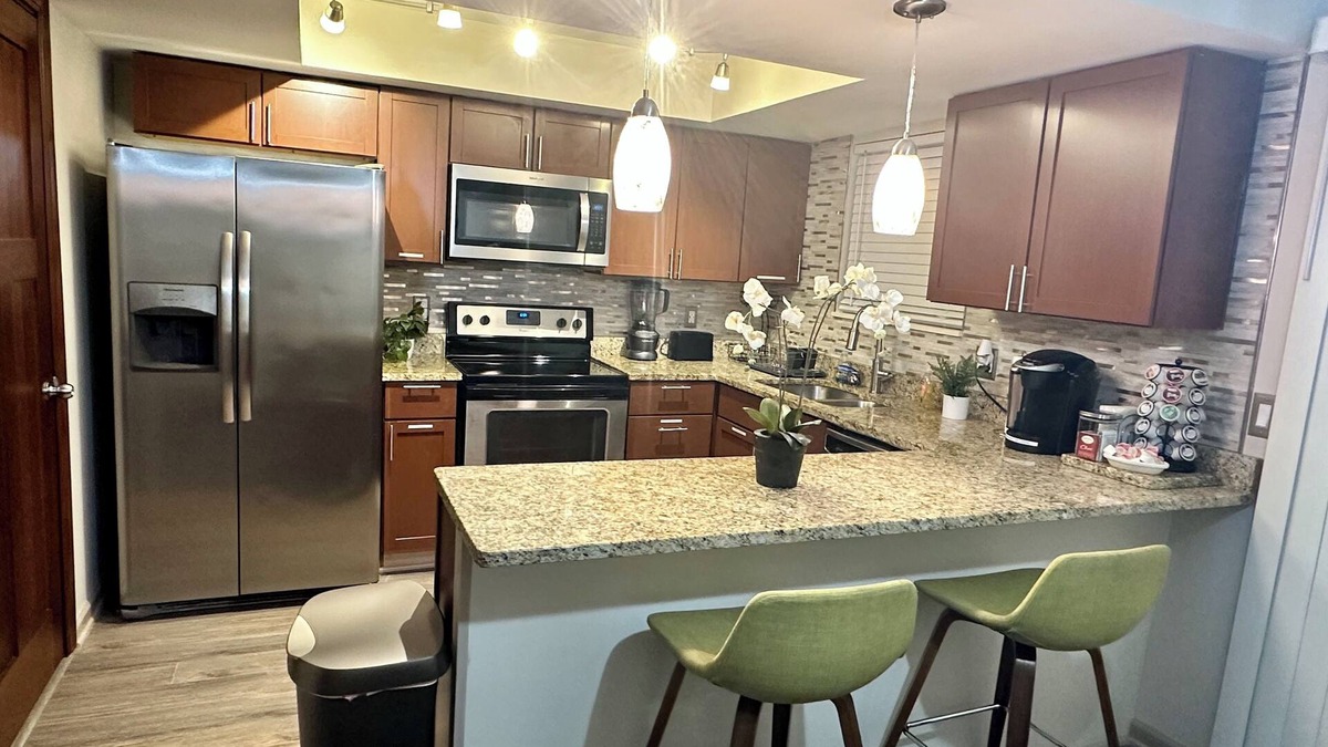 Moraine House | Enjoy Entire Townhome in the Heart of Suburbs