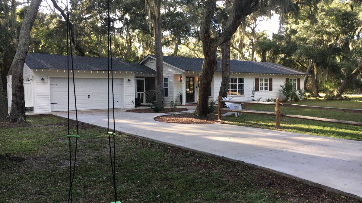 Jekyll Island House | Enjoy FALL BREAK ๐๏ธ Perfect location for families+4 Bikes. 2 night min most dates