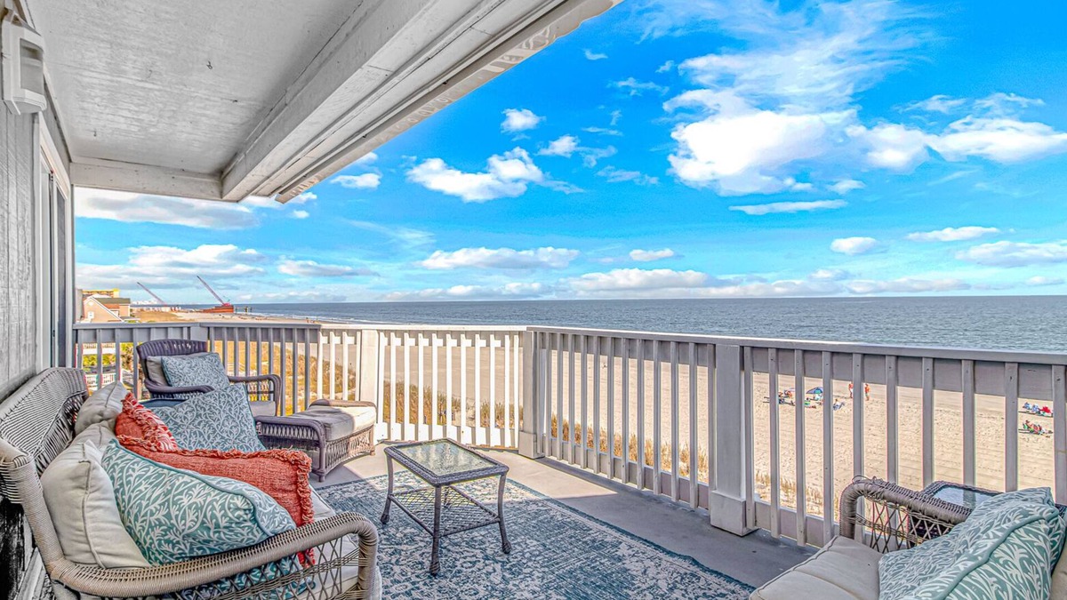 Surfside Beach Condo | ENJOY FALL WEATHER! BRING YOU BATHING SUIT!nSPACIOUS 2 BEDROOM-4 BLOCKS TO PIER.
