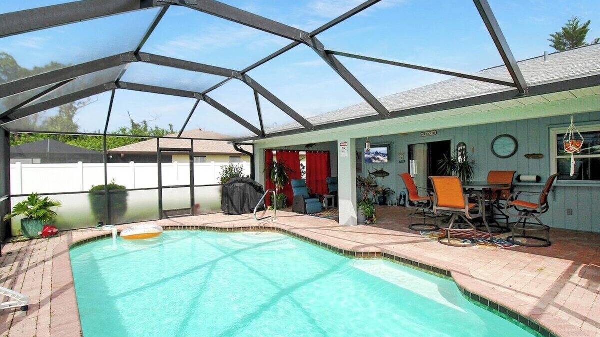 Englewood East House | Enjoy Family Fun In This 2/2 Englewood Pool Home - Avalon