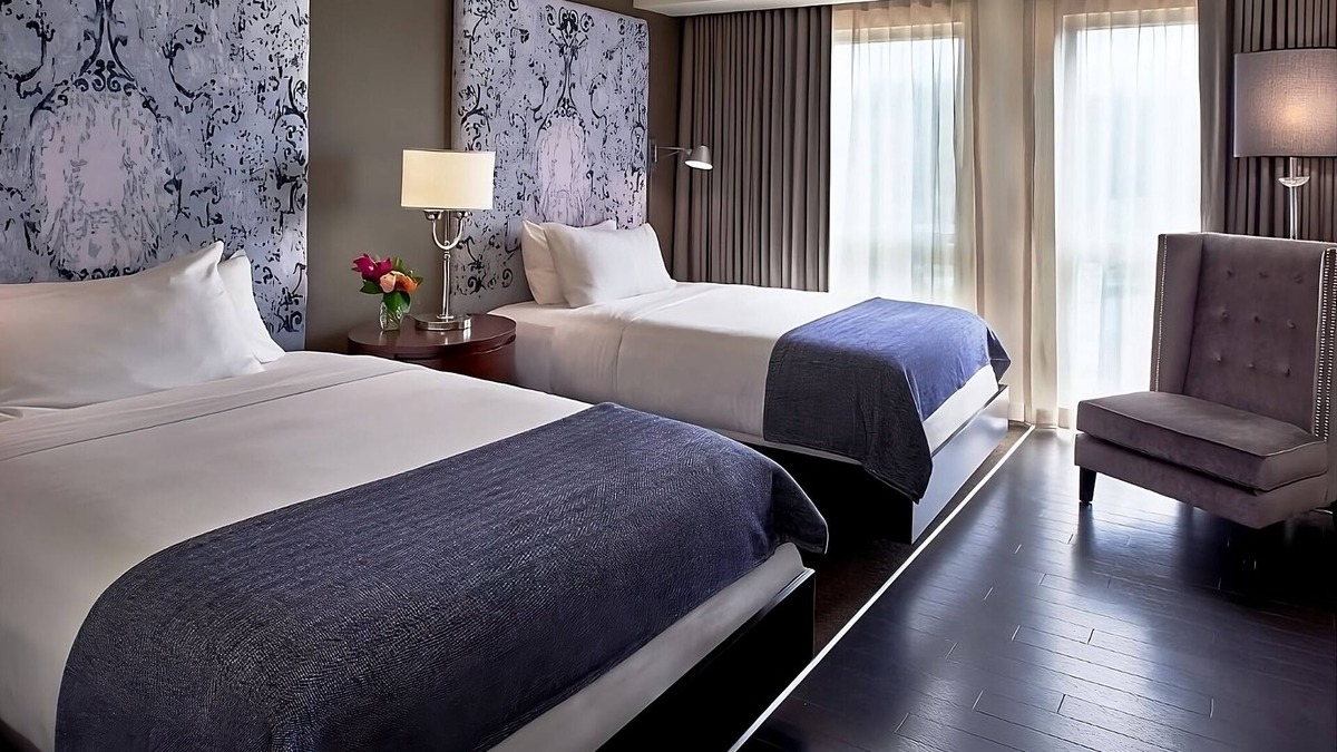 West Plaza Hotel | Enjoy Games At Kauffman Stadium! 2 Convenient Units, Near Country Club Plaza