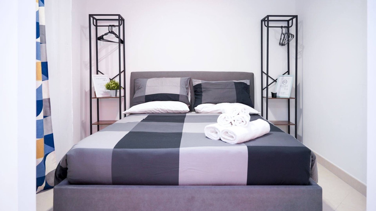 Centro Giano Apartment | Enjoy Giallo: Stunning Studio Apartment in Rome.