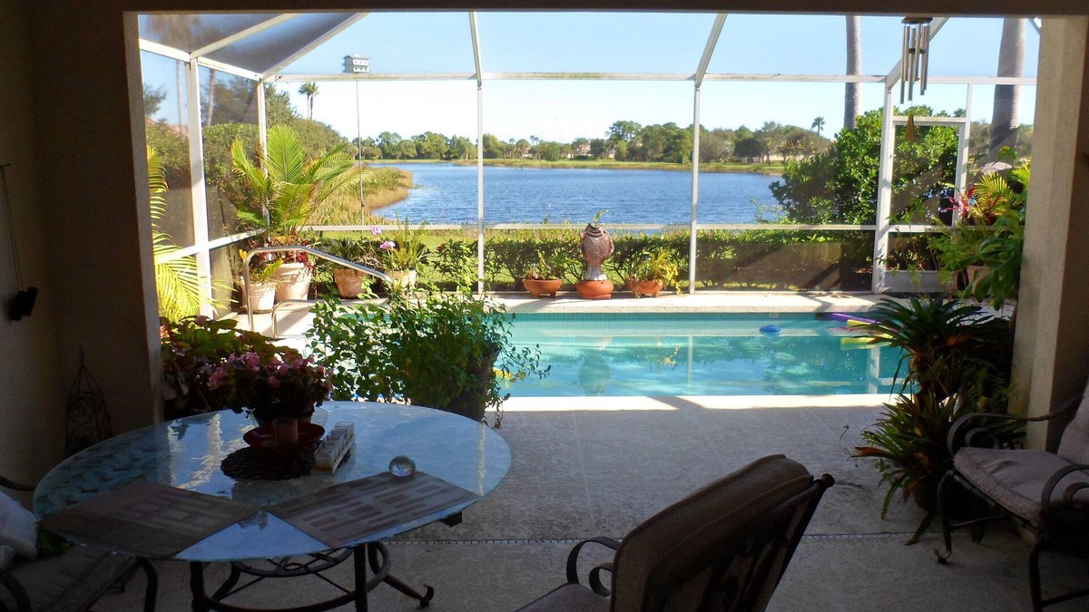 Hobe Sound House | Enjoy Golf and Tennis in a Pet friendly home in gated Lost Lake Village