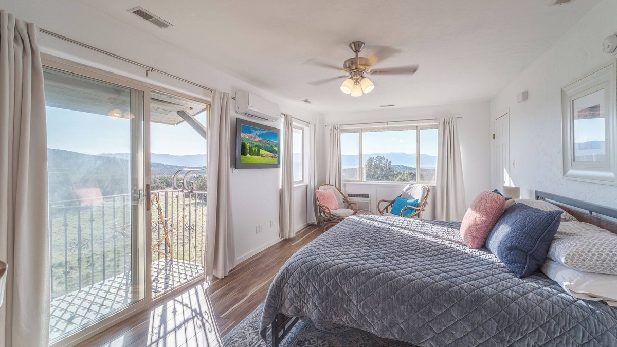 Spring City Apartment | Enjoy High Desert Charm in this Cozy Studio w/Balcony -Pool-Snowmobiling-Hiking