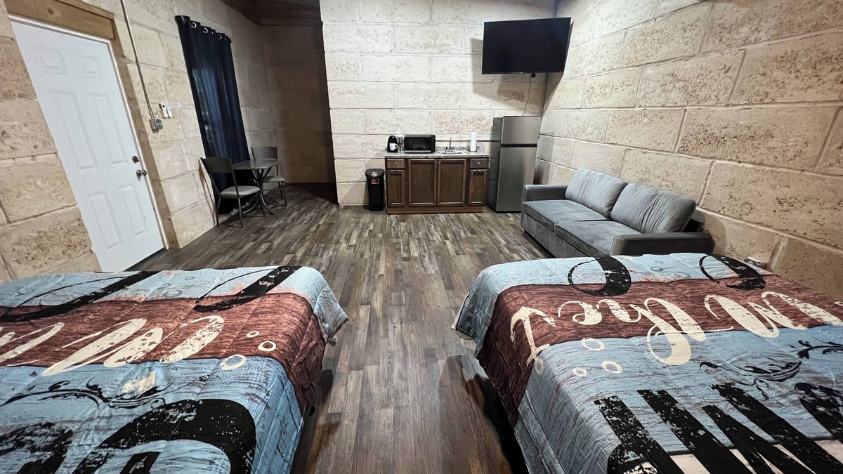 Fluvanna House | Enjoy Lake Alan Henry in Justiceburg Texas in one of our 5 Bungalows
