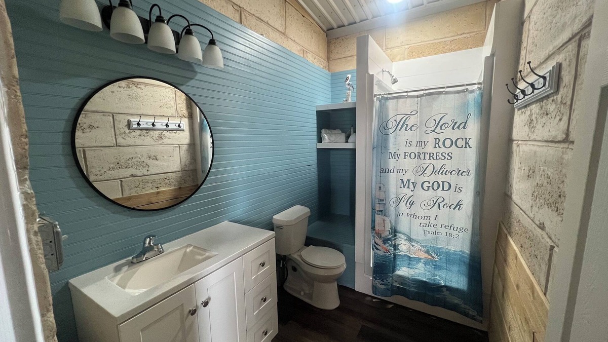 Fluvanna House | Enjoy Lake Alan Henry in Justiceburg Texas in one of our 5 Bungalows
