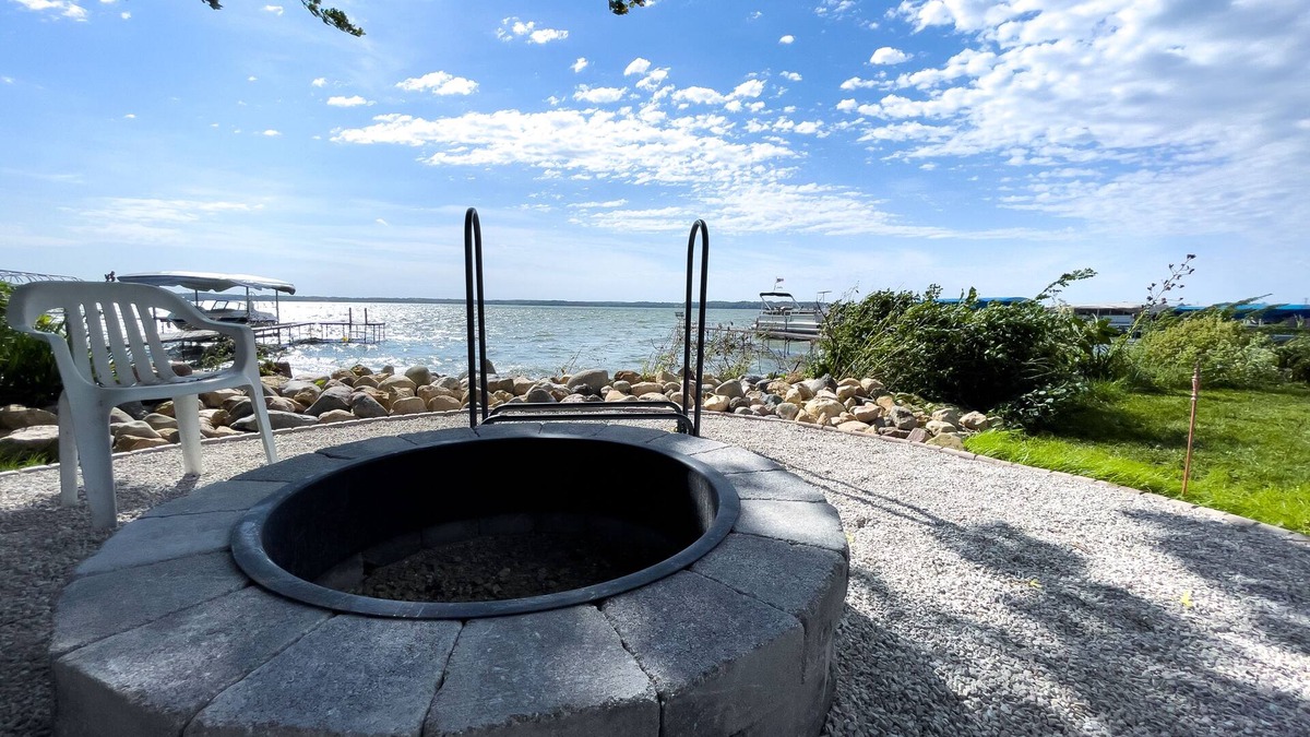 Stoughton House | Enjoy lakefront living on Lake Kegonsa! - Under New Mgmt in 2025!