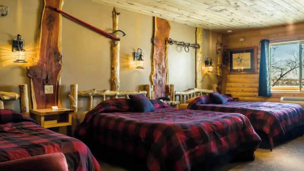 Rice Lake Cabin | Enjoy lakeside relaxation in Room 17 - Lumbermen's Bunkhouse - Curriers