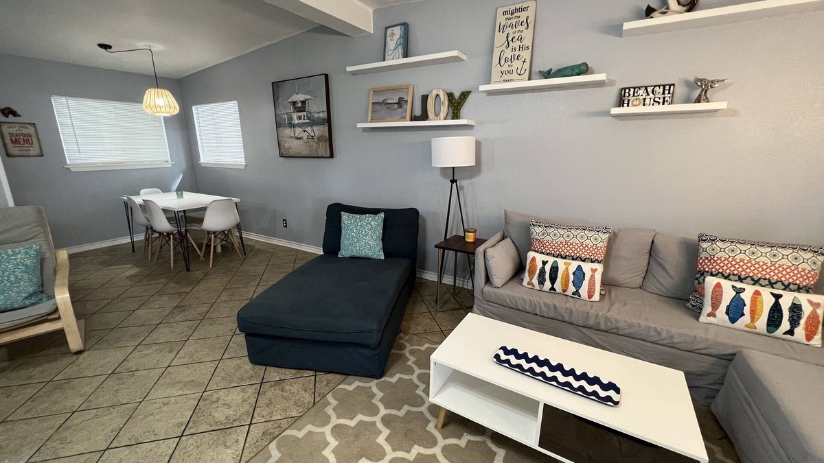 Aransas Pass House | Enjoy Mid-Century Modern at West Coast Whitney