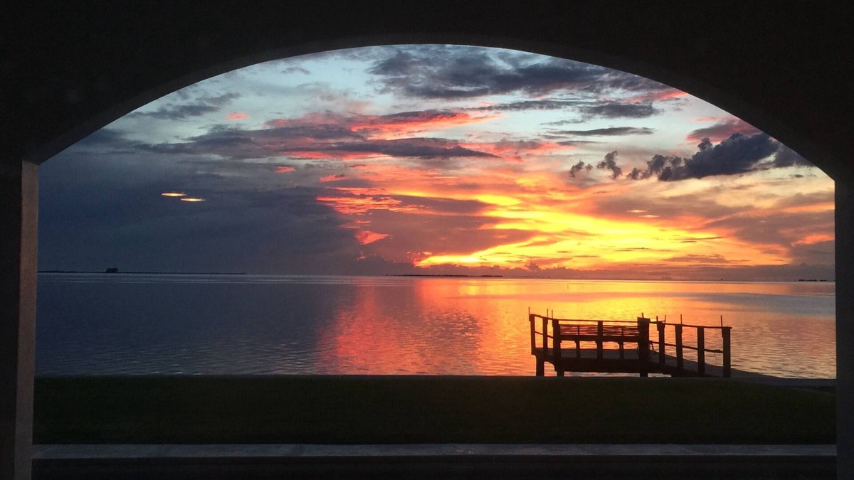 St. Petersburg - Clearwater Apartment | Enjoy million dollar sunsets in newly renovated private studio in private home.