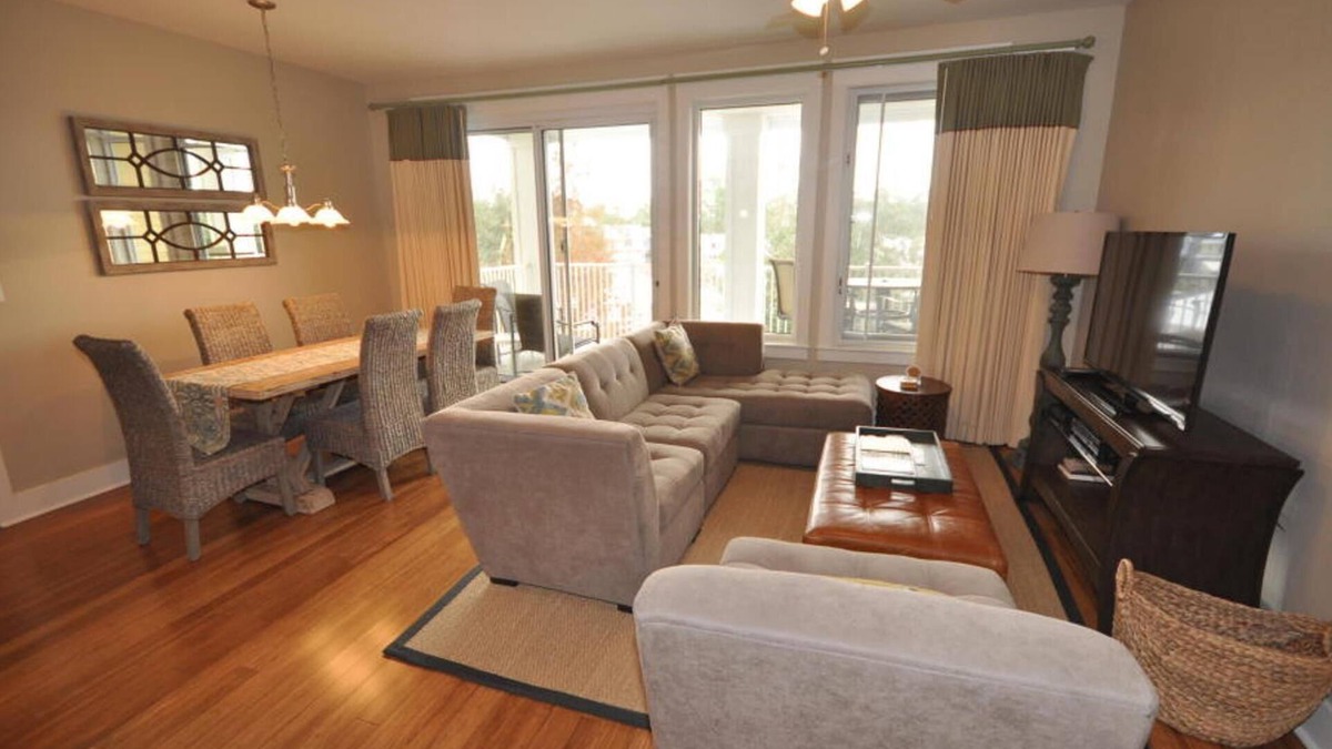 Baytowne Wharf Condo | Enjoy Music & Fireworks From Your Balcony