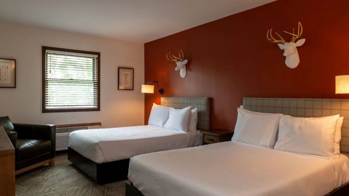 Schroon Lake Hotel | Enjoy Natural Beauty Right Off Schroon Lake | 3 Cozy Units