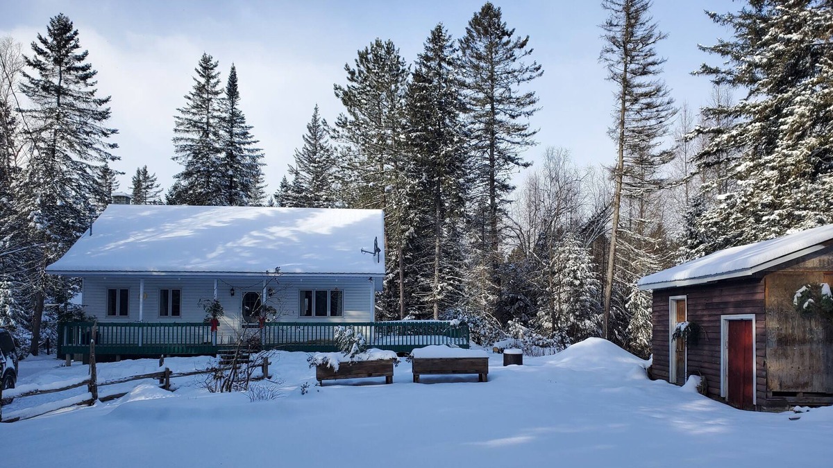 Mauricie Cottage | Enjoy our secluded 125' shoreline on the Rivière-du-Loup surrouded by trees