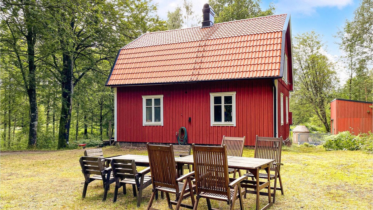 Oskarstrom House | Enjoy peace and quiet in a quiet environment and near several lakes.