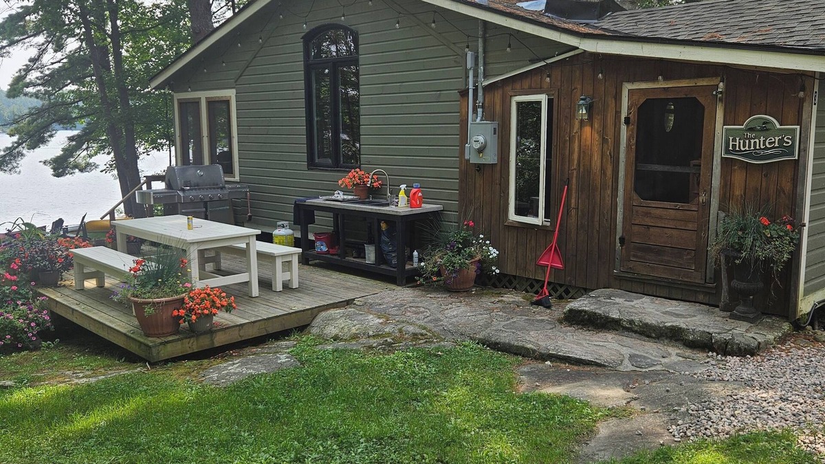 Carling Cottage | Enjoy Peaceful Days at Muskoka Stone Cottage