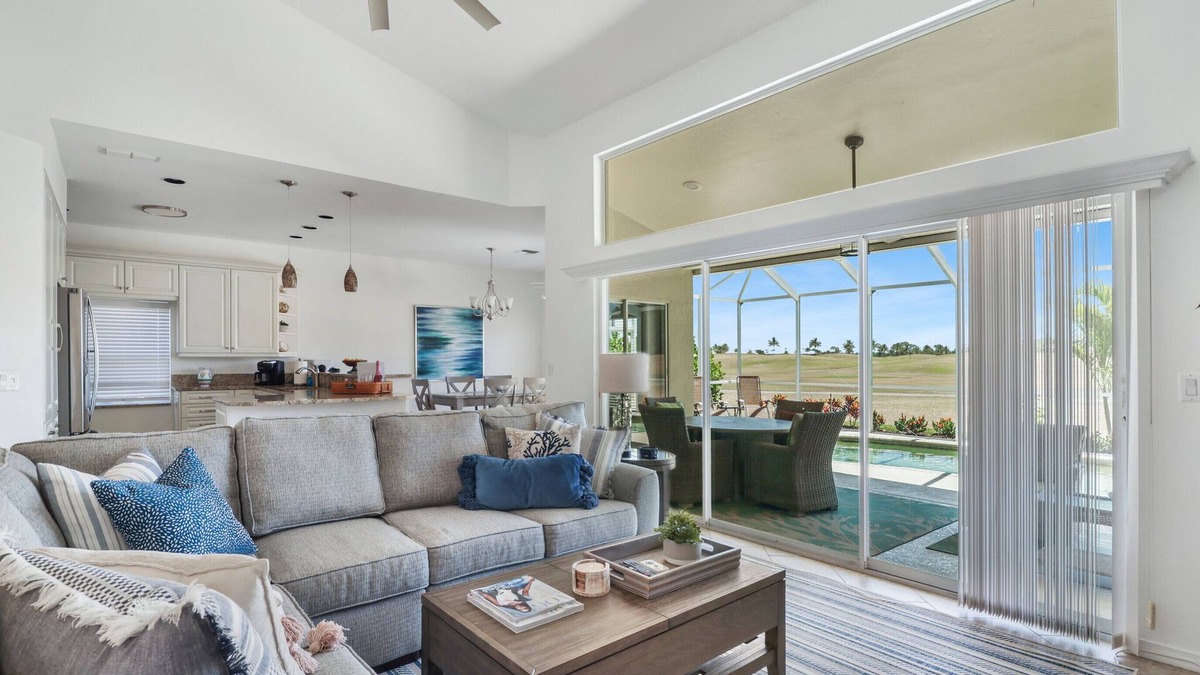 Falcons Glen House | Enjoy Players Club Access in this Luxurious Naples Golf Course Home.