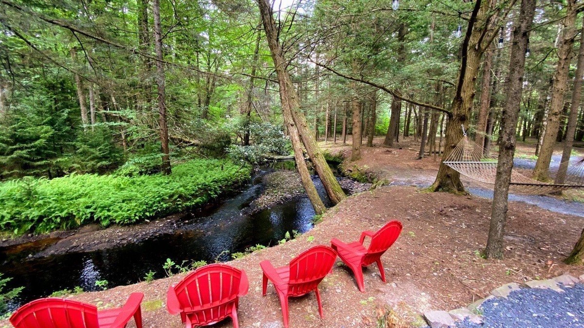 Pocono Lake Cabin | ENJOY POCONOS BY THE MONTH AT A TIME! COTTAGE AWAY FROM IT ALL ON STREAM!