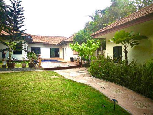 Bang Sare Villa | Enjoy Pool Villa Bangsare