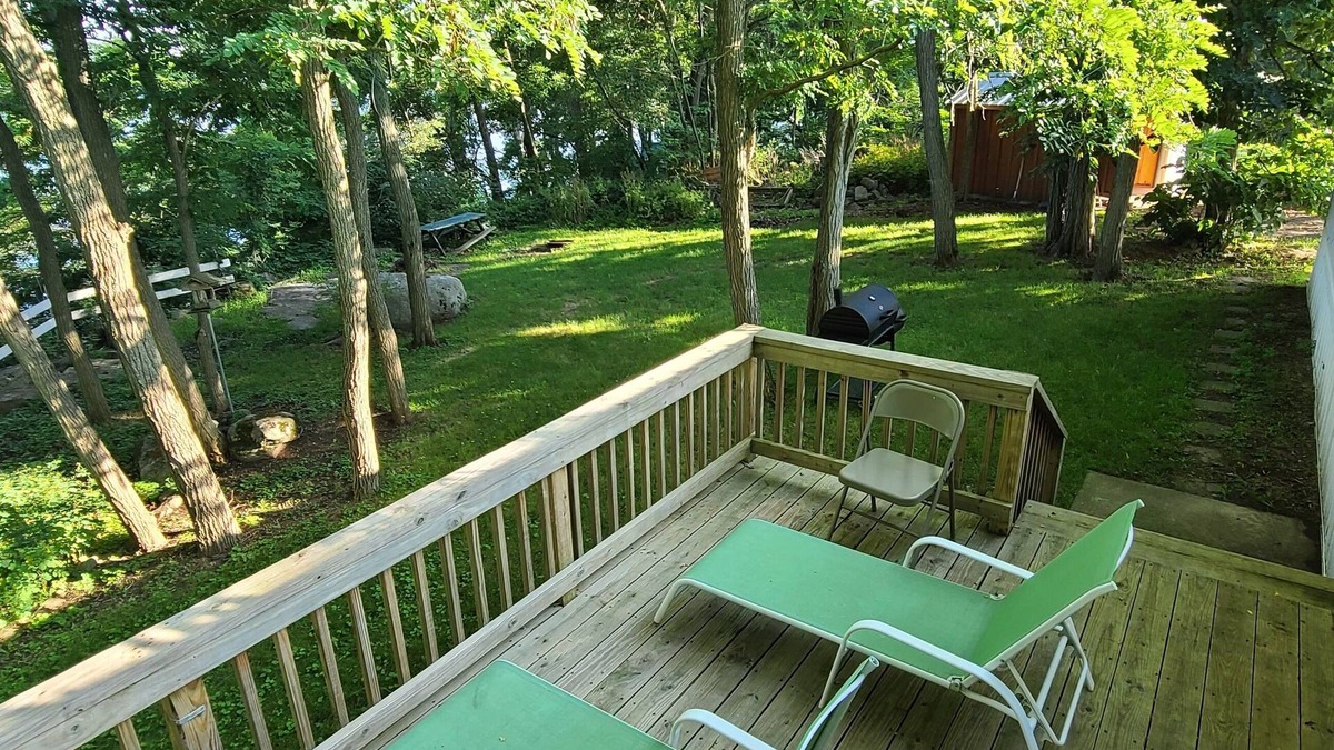 Hammond House | Enjoy PRIVACY and comfort for the whole family above the shores of Black Lake!