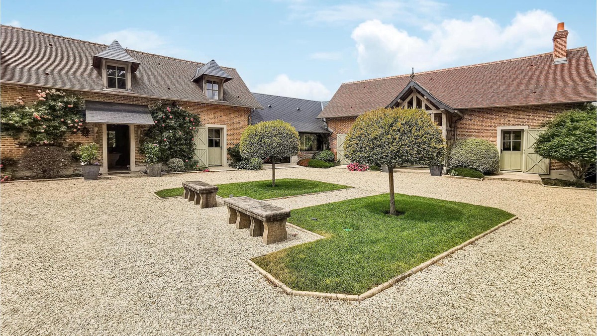 Nouan-le-Fuzelier House | Enjoy privacy and luxury in this villa on a beautiful estate.