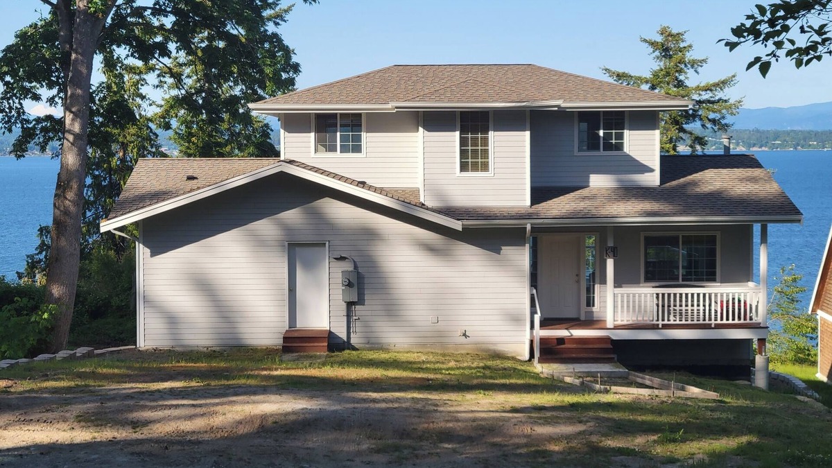 Everett House | Enjoy Private Island Experience Breathtaking Bluff Soundview House in Hat Island