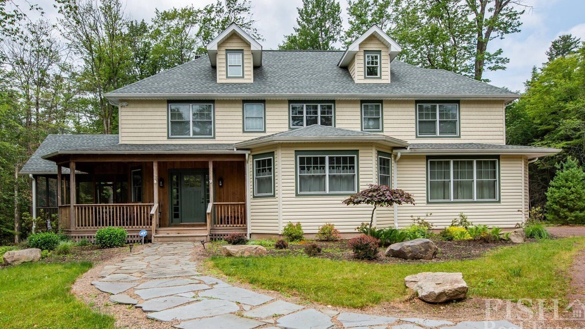 Eagles Mere House | Enjoy quality time with family at "At Ease", the gem of the woods in Eagles Mere