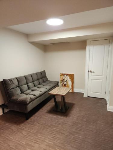 Vaughan Apartment | Enjoy quiet and private oasis!