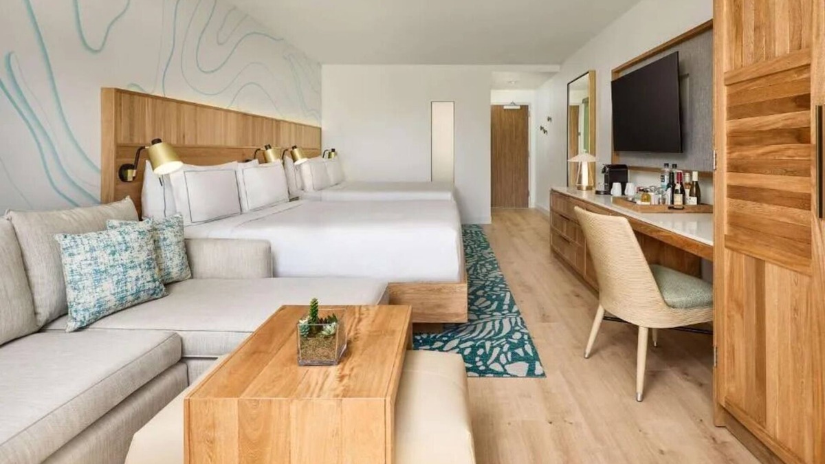 Marathon House | Enjoy Relaxation at Inviting Room in Marina Setting! Outdoor Pool, Parking!