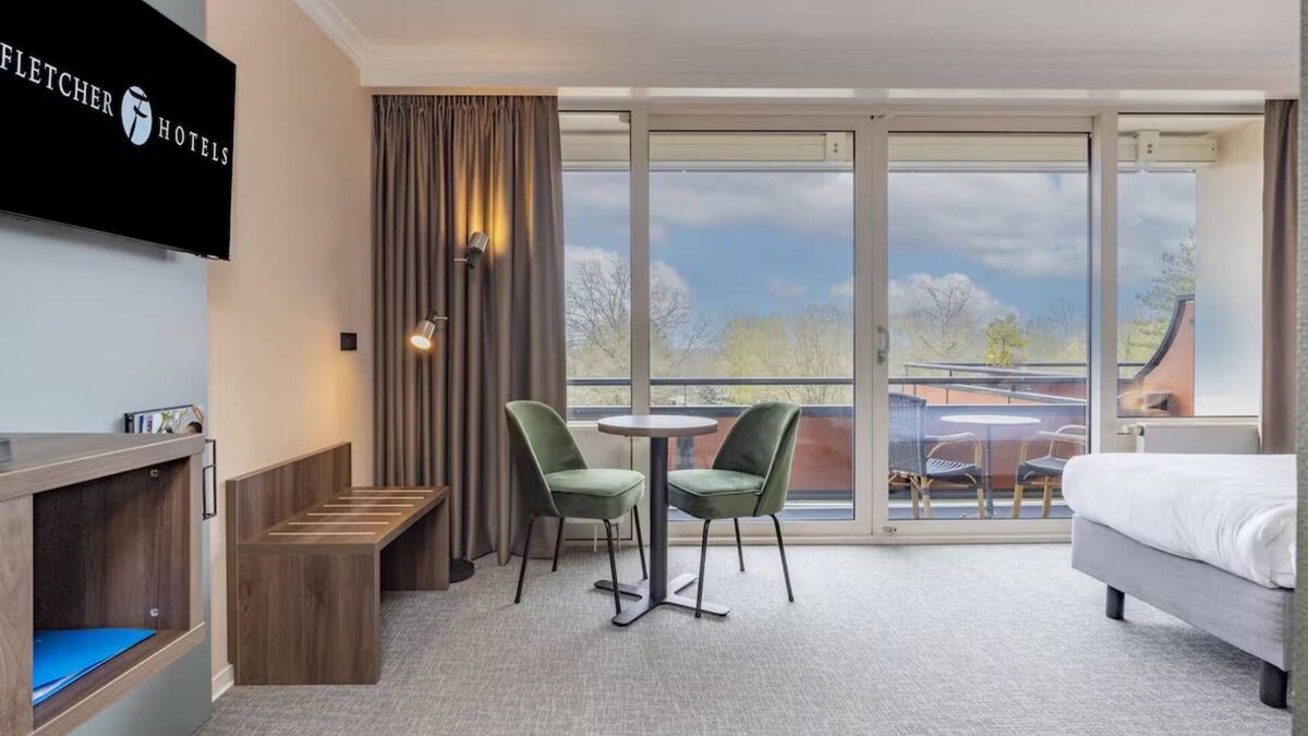 Exloo Hotel | Enjoy Scenic Cycling Trails & Tennis, Plus Indoor Pool Access and Free Parking