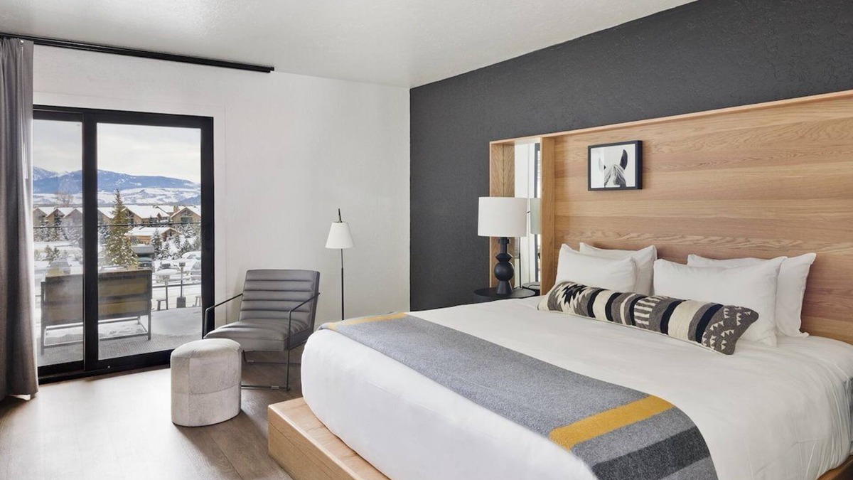 Teton Village Hotel | Enjoy Scenic Mountain Romance in Our Lodge-Style Suites w/Hot Tub - Pets!