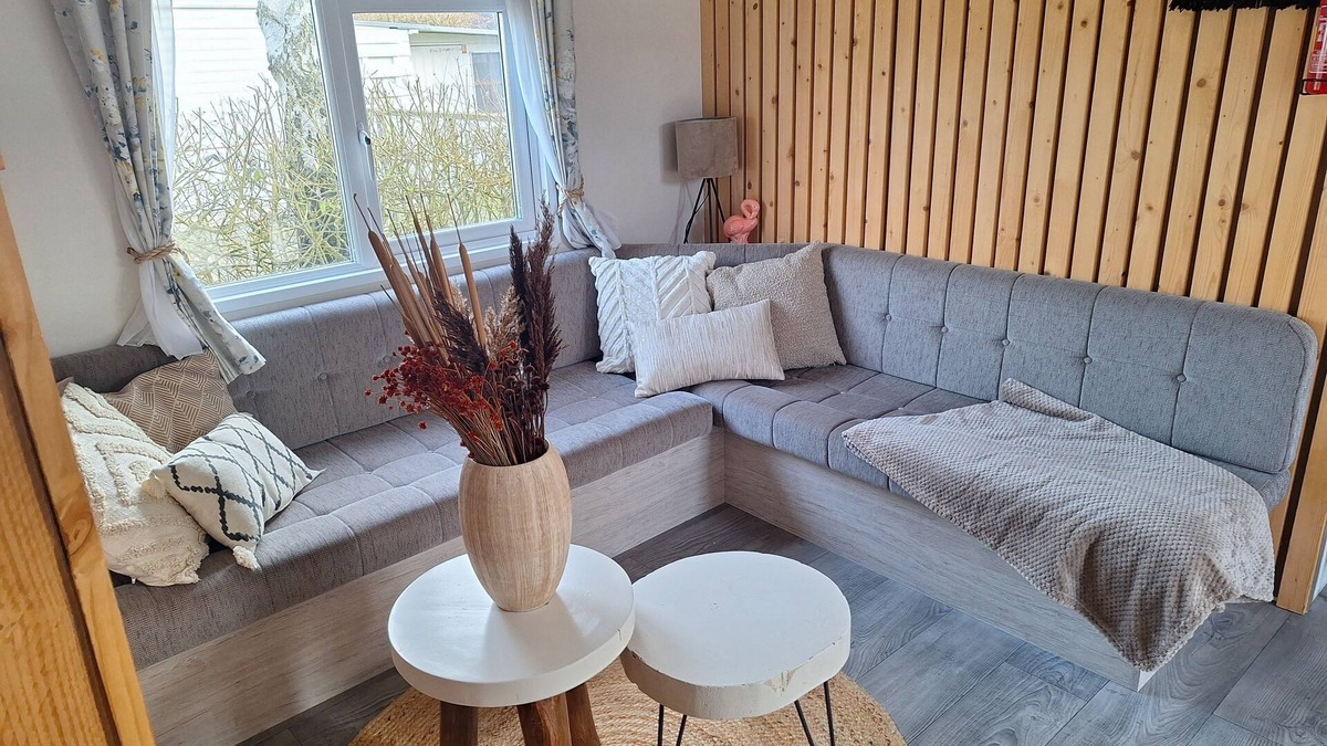 Lauwersoog Ski Chalet | EnJoy Sea and Lake Holiday Home in Lauwersoog