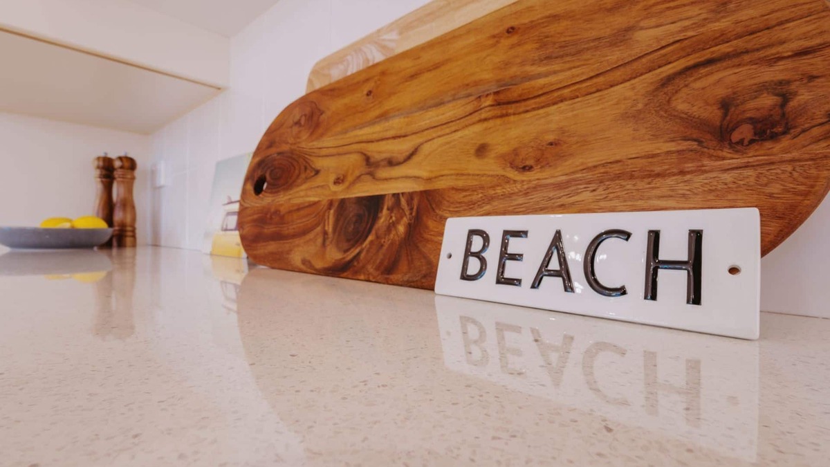 Diamond Beach House | Enjoy sitting on the balcony listening to the ocean waves with the sea breeze