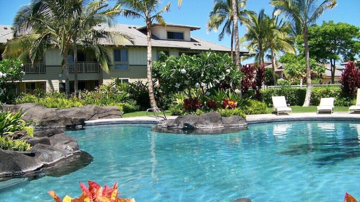 Kamuela Condo | Enjoy snorkeling nearby! Pool available and easy walk to beach!