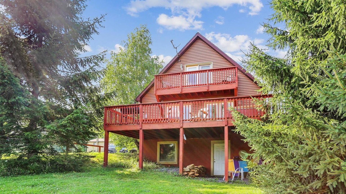 Canaan Valley House | Enjoy some mountain time with your favorite canine at Alpine View!