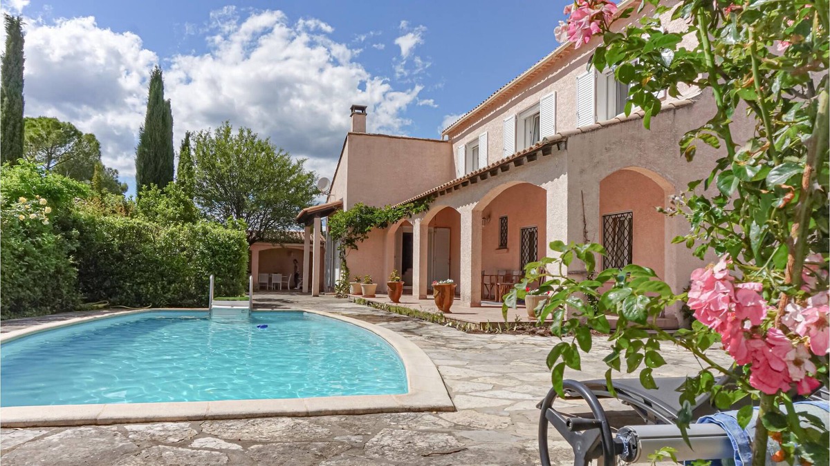 Les Matelles House | Enjoy some unforgettable vacations in this vacation home in the medieval village of Les Matelles.