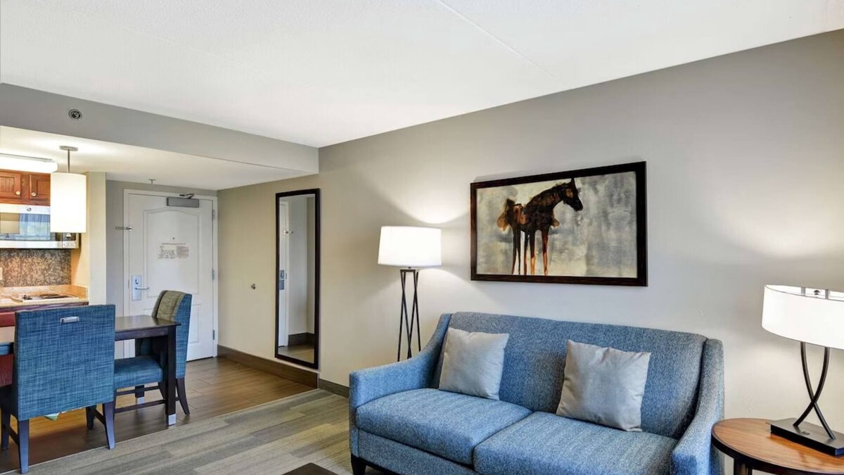 Lexington Hotel | Enjoy Spacious Unit w/Kitchen, BQQ Area & Free Parking | Near Fayette Mall