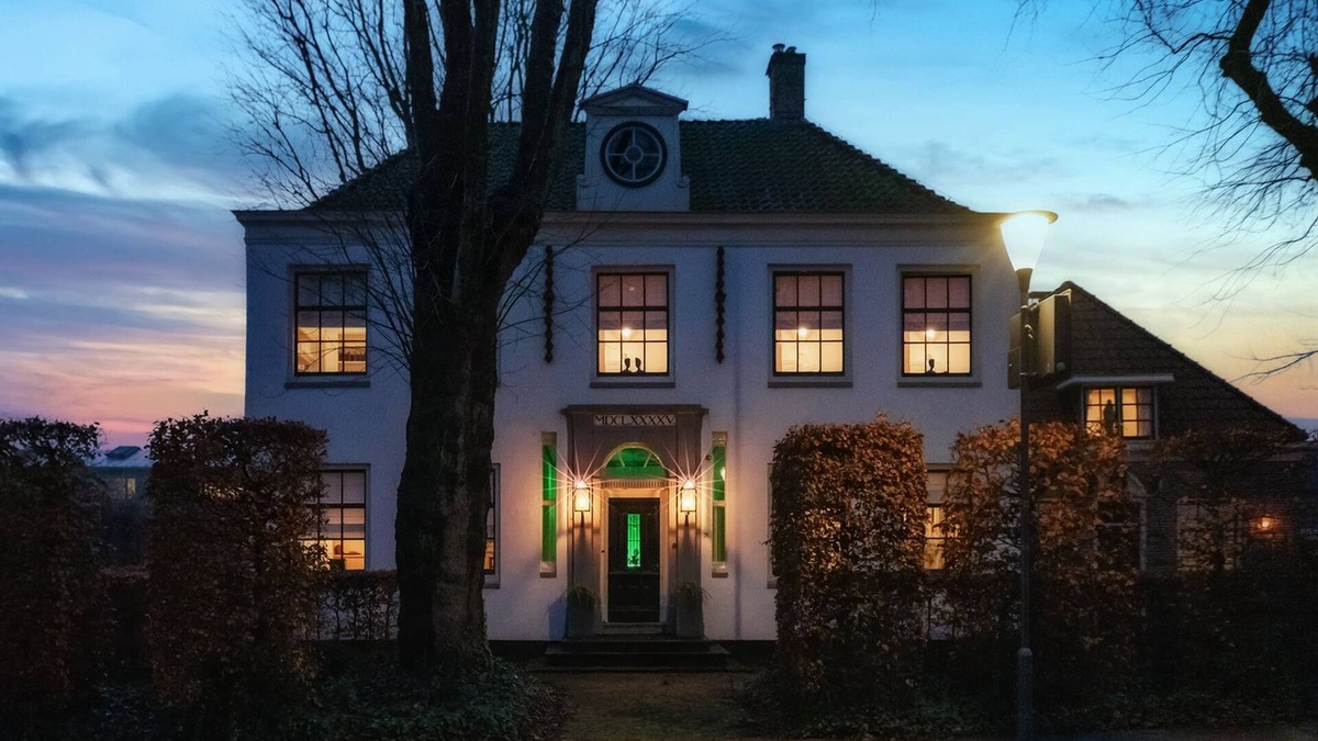 Municipality of Oostzaan Villa | Enjoy staying in a real Dutch Mansion from 1695!