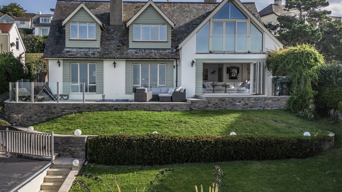 Mortehoe House | Enjoy Stunning Sea Views From A Detached Contemporary Coastal Holiday Home