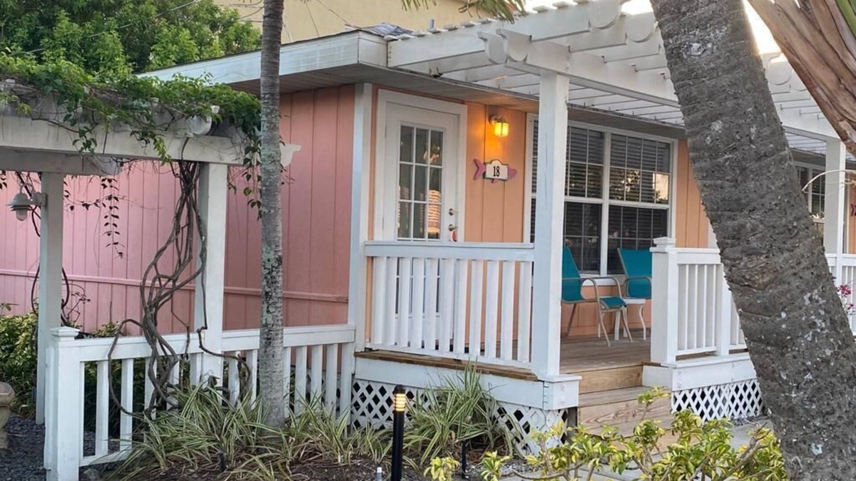 Bradenton Beach Cottage | Enjoy sunny fall days on gorgeous Anna Maria Island!