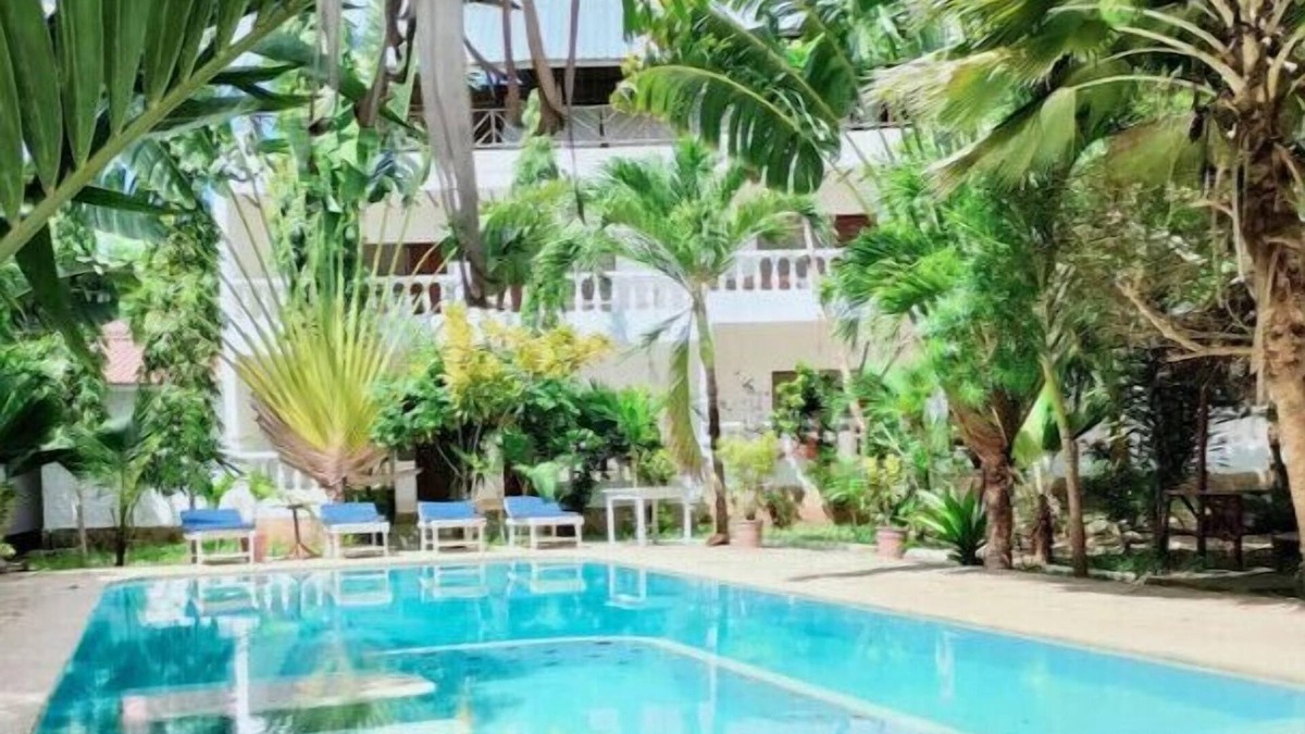 Ukunda Apartment | Enjoy sunsets poolside at a fully equipped studio apartment oasis