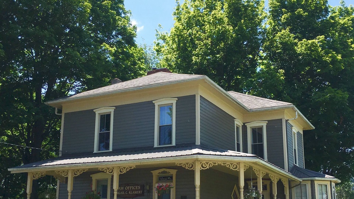 Deersville House | Enjoy Tappan Lake in 1860’s Victorian Home in quaint Deersville