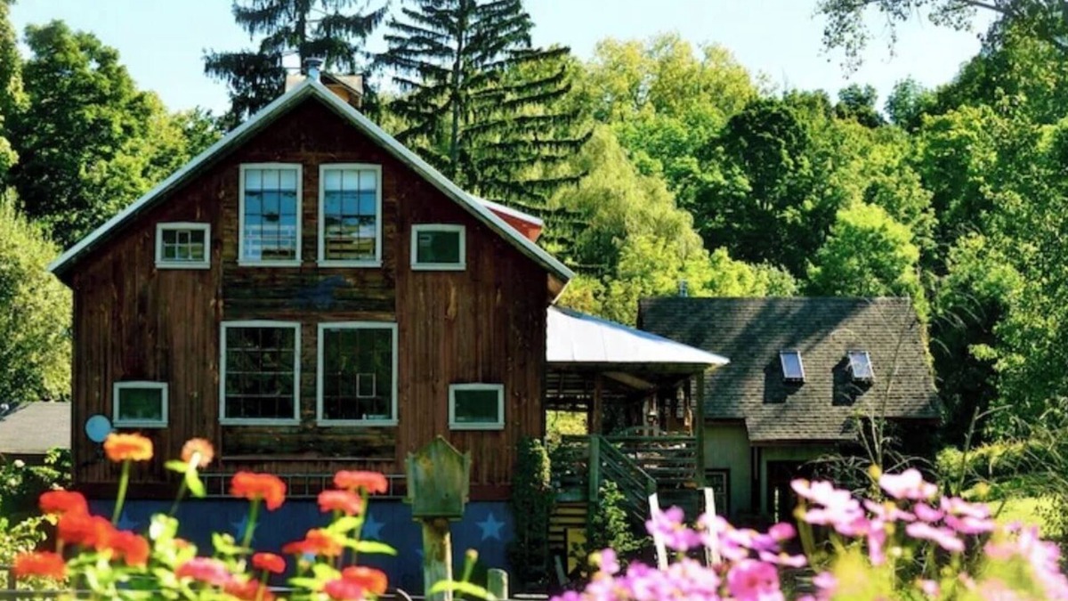 Kent House | Enjoy the ambiance of the Spirit Horse Farm just 1 mile from the town of Kent CT