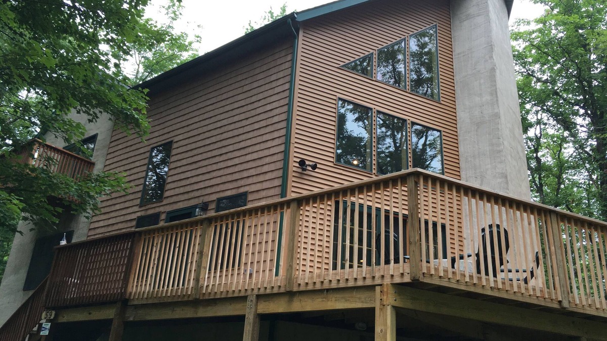 Jim Thorpe Ski Chalet | Enjoy the Beautiful Outdoors at the Boarding Bear Chalet- Mins to Rafting & JFBB