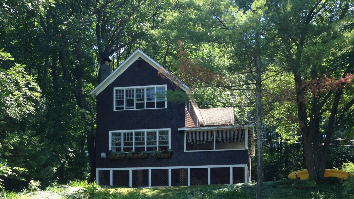 Vergennes Cottage | Enjoy the best of Vermont on Lake Champlain! Great Value next to Basin Harbor!