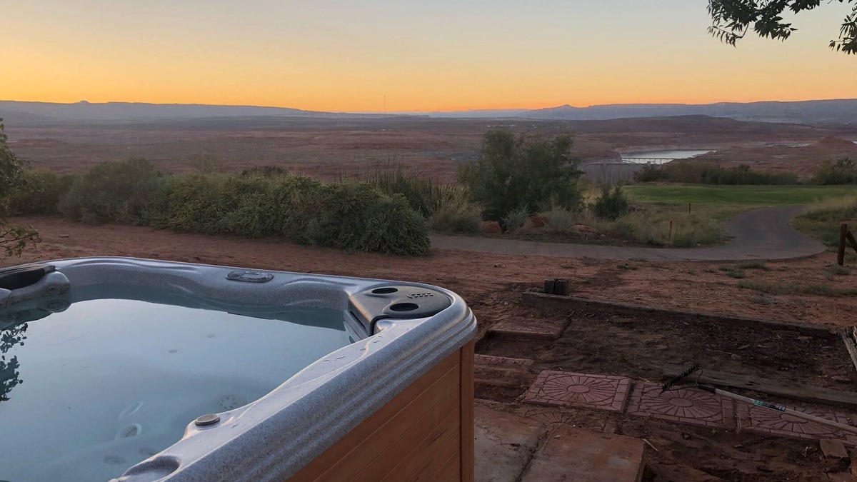 Page House | Enjoy the BEST views of Lake Powell*HOT TUB* Large 4 BR/2.5BA on the Golf Course