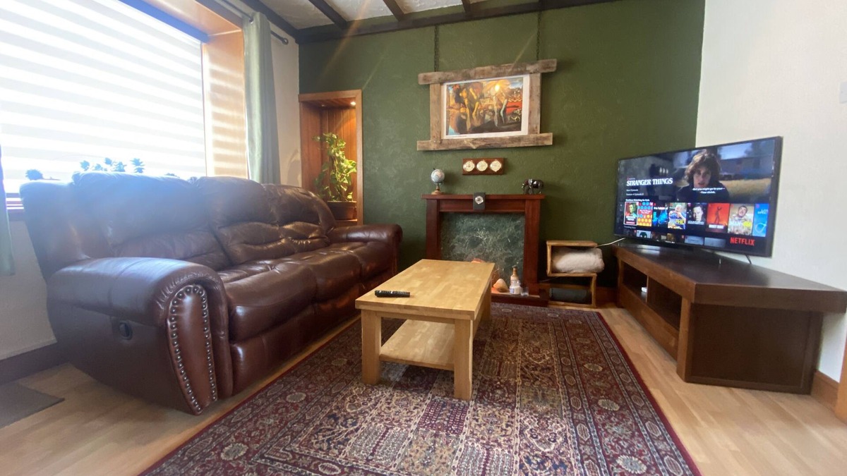 Dunfermline House | Enjoy the busy city life by day and come home to a peaceful
