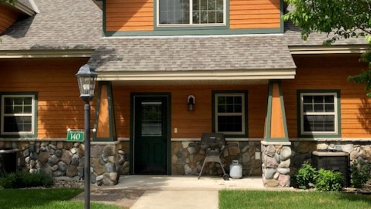 Lake Shore Condo | Enjoy the Complete Gull Lake experience! #140